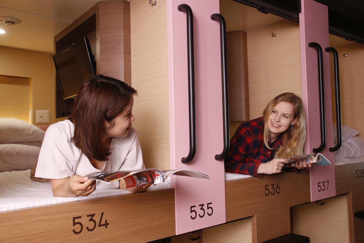 Y'S Cabin Osaka Namba Buitenkant foto